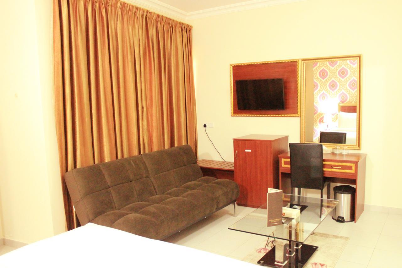 Hotel Montreal Naif