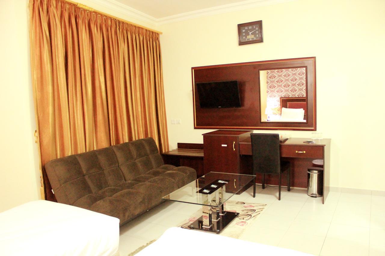 Hotel Montreal Naif 2*