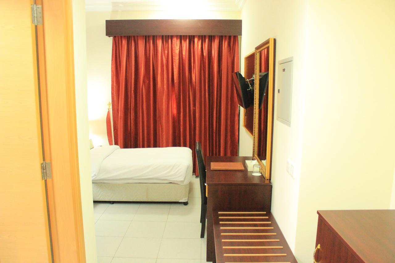 Hotel Montreal Naif