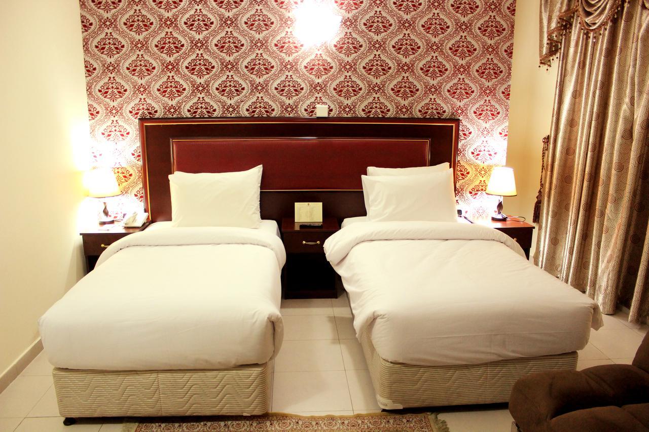 Montreal Naif Hotel