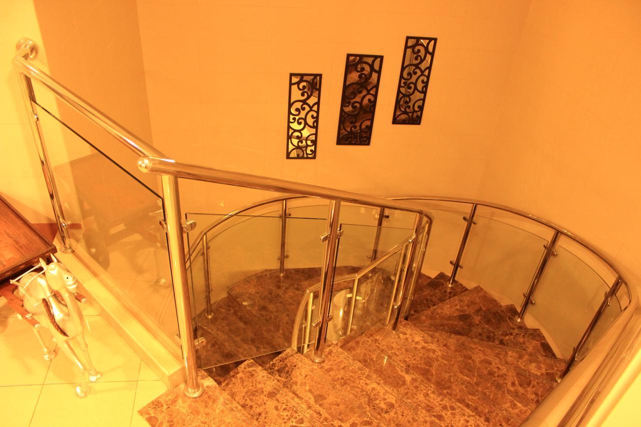 Montreal Naif Hotel 2*