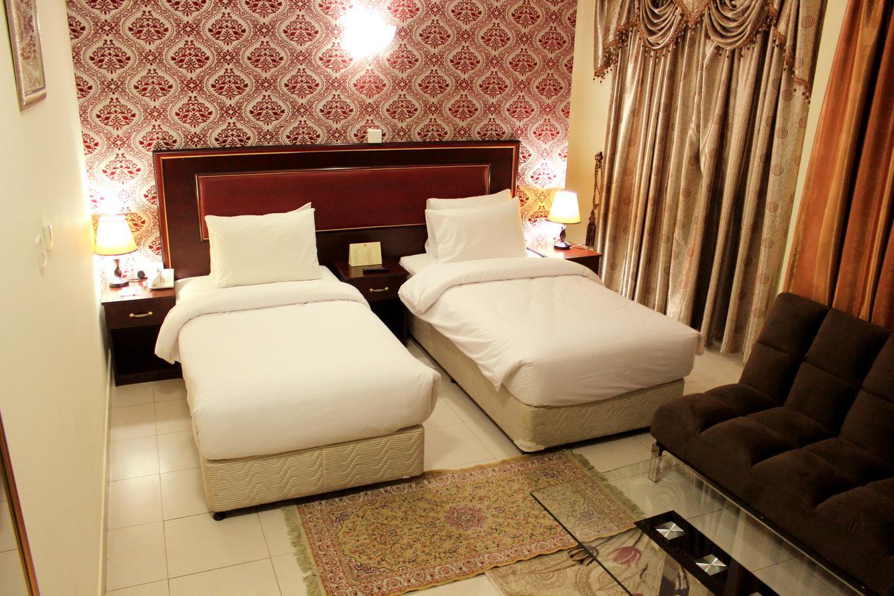 Montreal Naif Hotel
