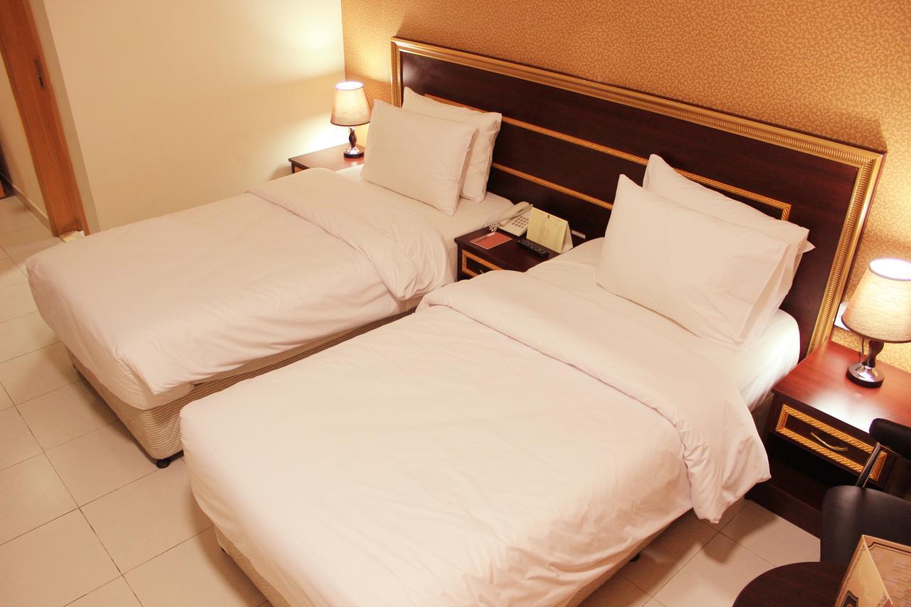 Montreal Naif Hotel 2*