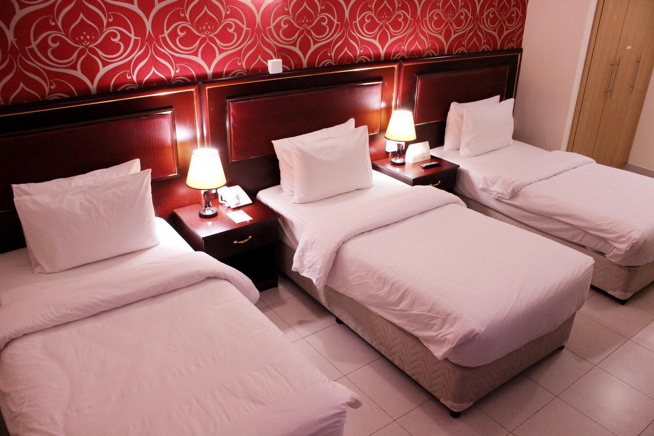 Montreal Naif Hotel 2*