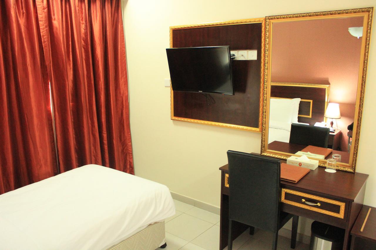 Hotel Montreal Naif