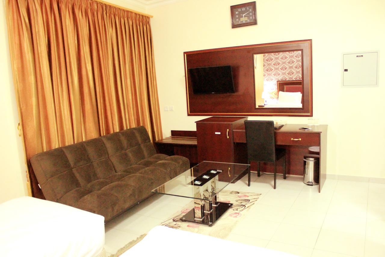 Montreal Naif Hotel Dubai