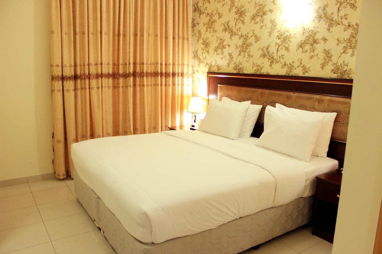 Hotel Montreal Naif