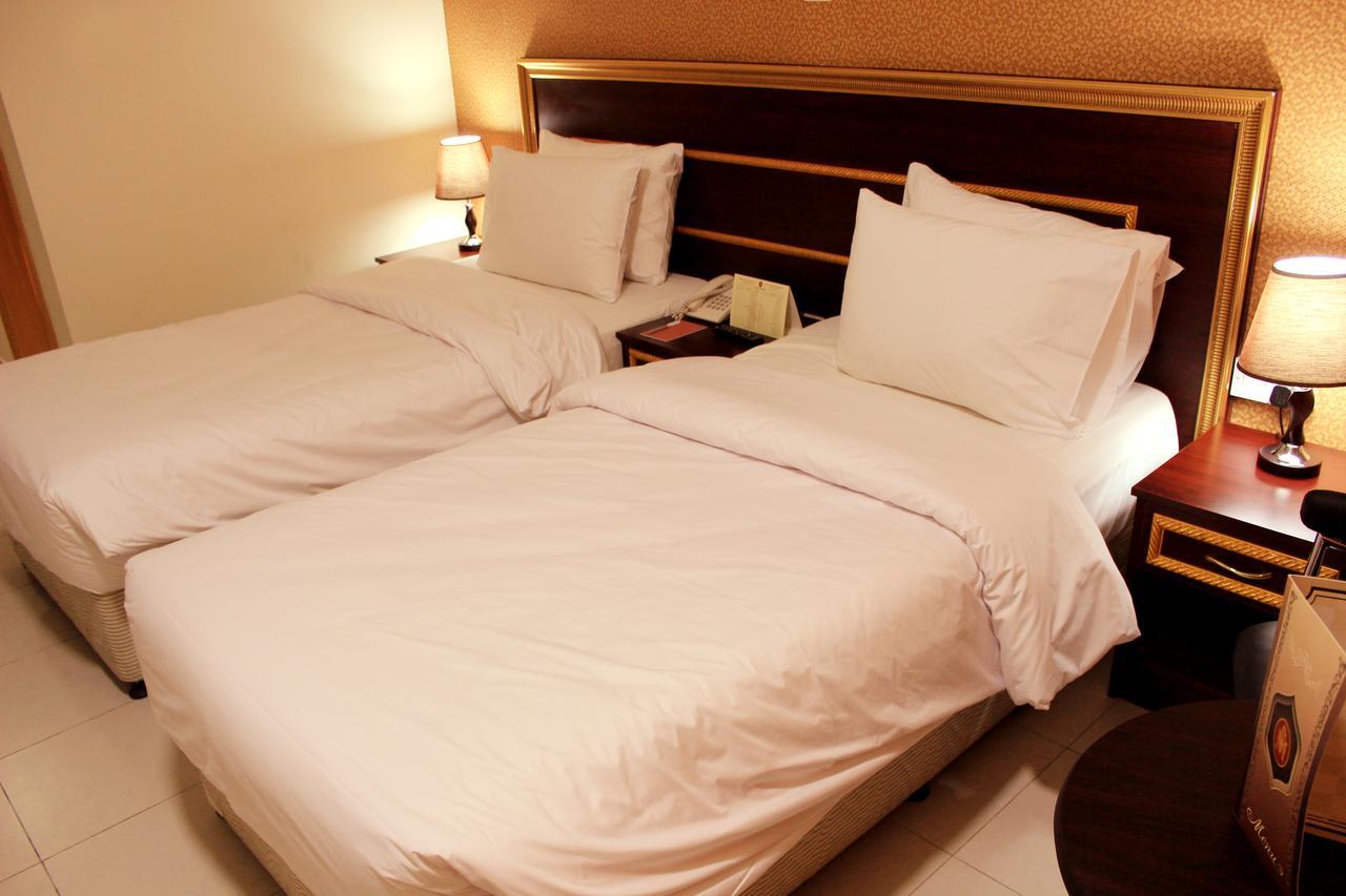 Montreal Naif Hotel 2*