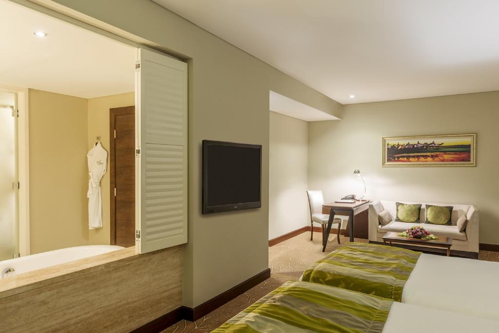 The Tower Plaza Hotel 5*