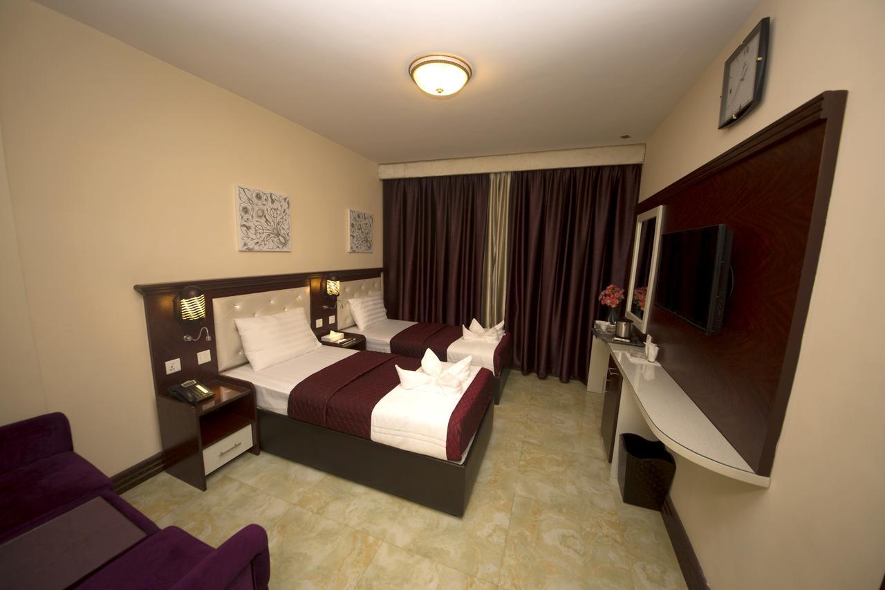 Hotel Mariana *