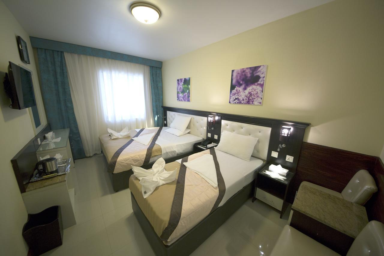 Hotel Mariana *