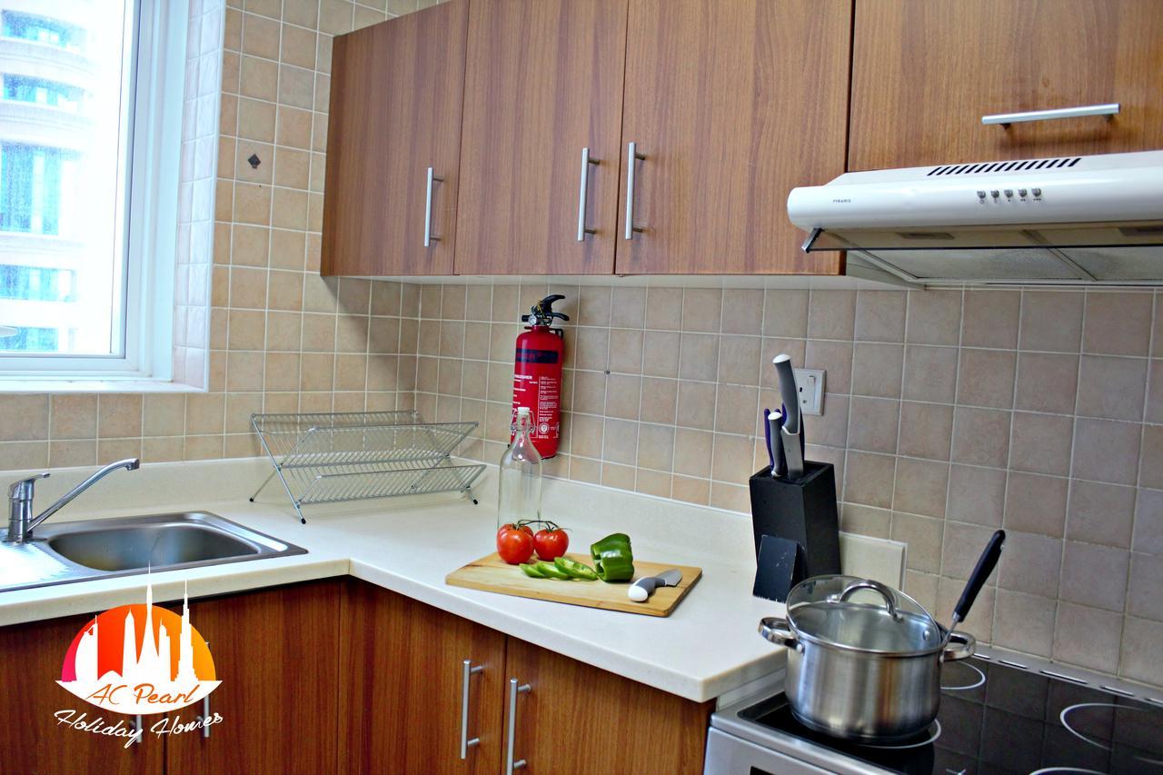 Two Continents Holiday Homes - Sea And Palm Jumeriah View Four Bedroom -free Airport Pick-up Apartment *