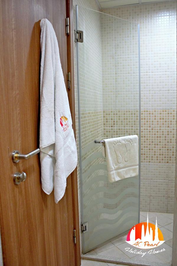 Two Continents Holiday Homes - Sea And Palm Jumeriah View Four Bedroom -free Airport Pick-up Apartment Dubai