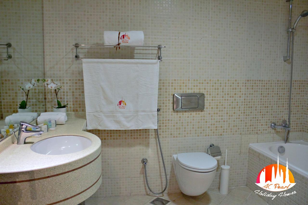 Two Continents Holiday Homes - Sea And Palm Jumeriah View Four Bedroom -free Airport Pick-up Apartment *
