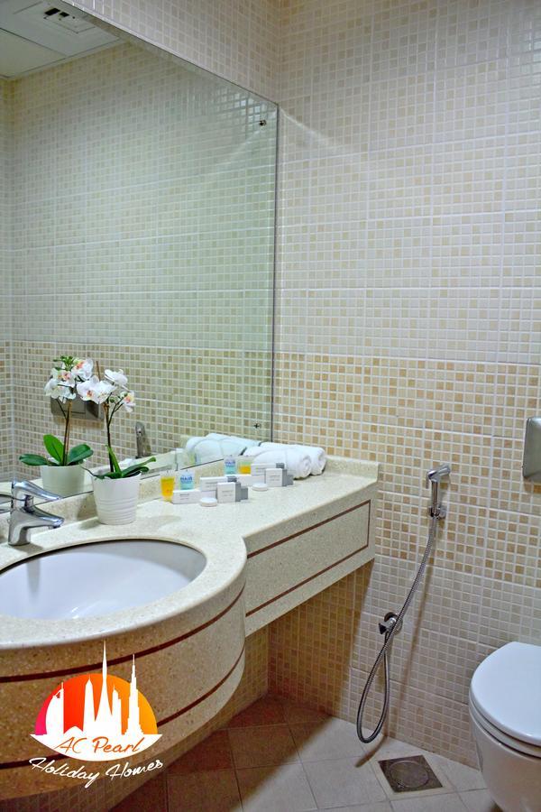 Two Continents Holiday Homes - Sea And Palm Jumeriah View Four Bedroom -free Airport Pick-up Apartment *