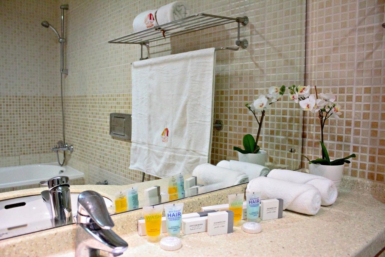 Apartment Two Continents Holiday Homes - Sea And Palm Jumeriah View Four Bedroom -free Airport Pick-up Dubai