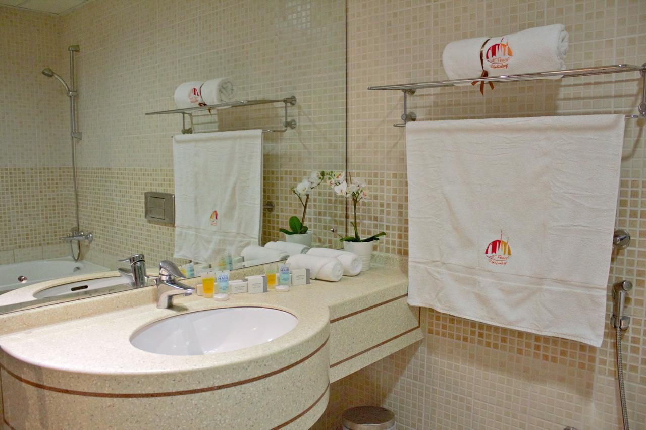 Apartment Two Continents Holiday Homes - Sea And Palm Jumeriah View Four Bedroom -free Airport Pick-up *