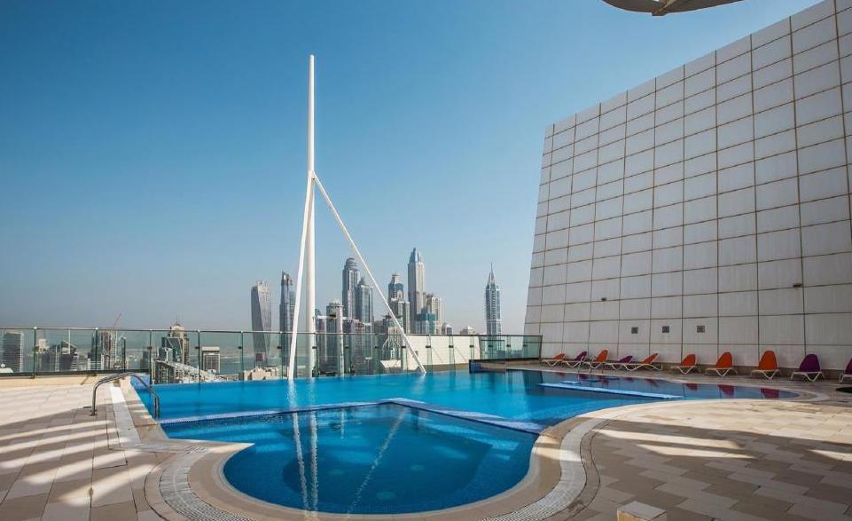 Frank Porter - Goldcrest Views Apartment Dubai