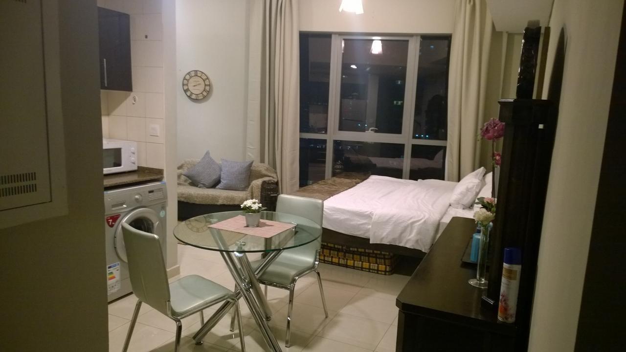Studio - Bay Central Tower Apartment *