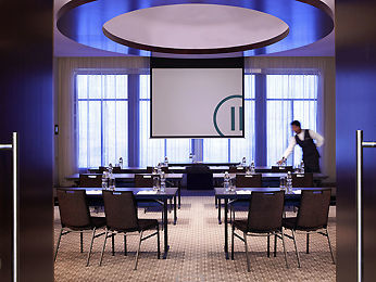 Hotel Pullman Mall Of Emirates 4*