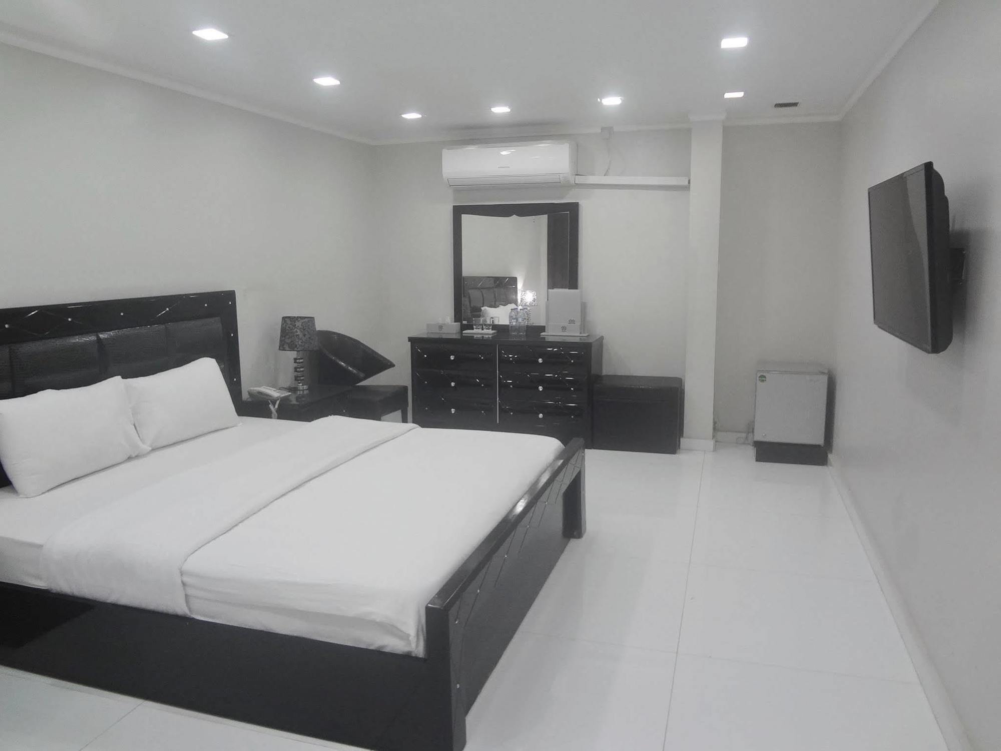 White Dubai
