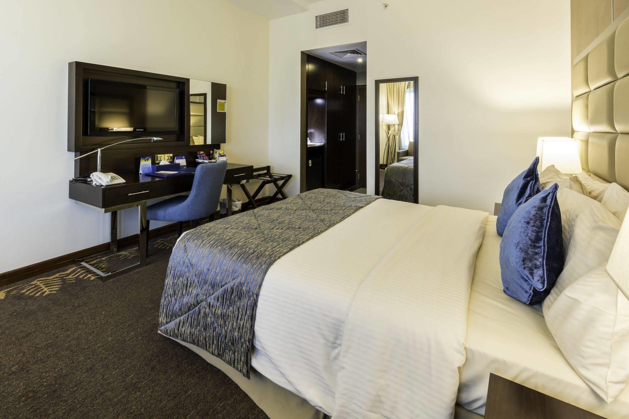 Howard Johnson Bur 3*