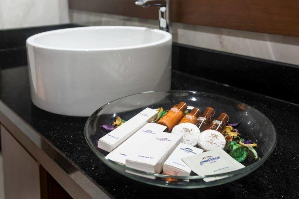 Howard Johnson Bur Hotel Dubai