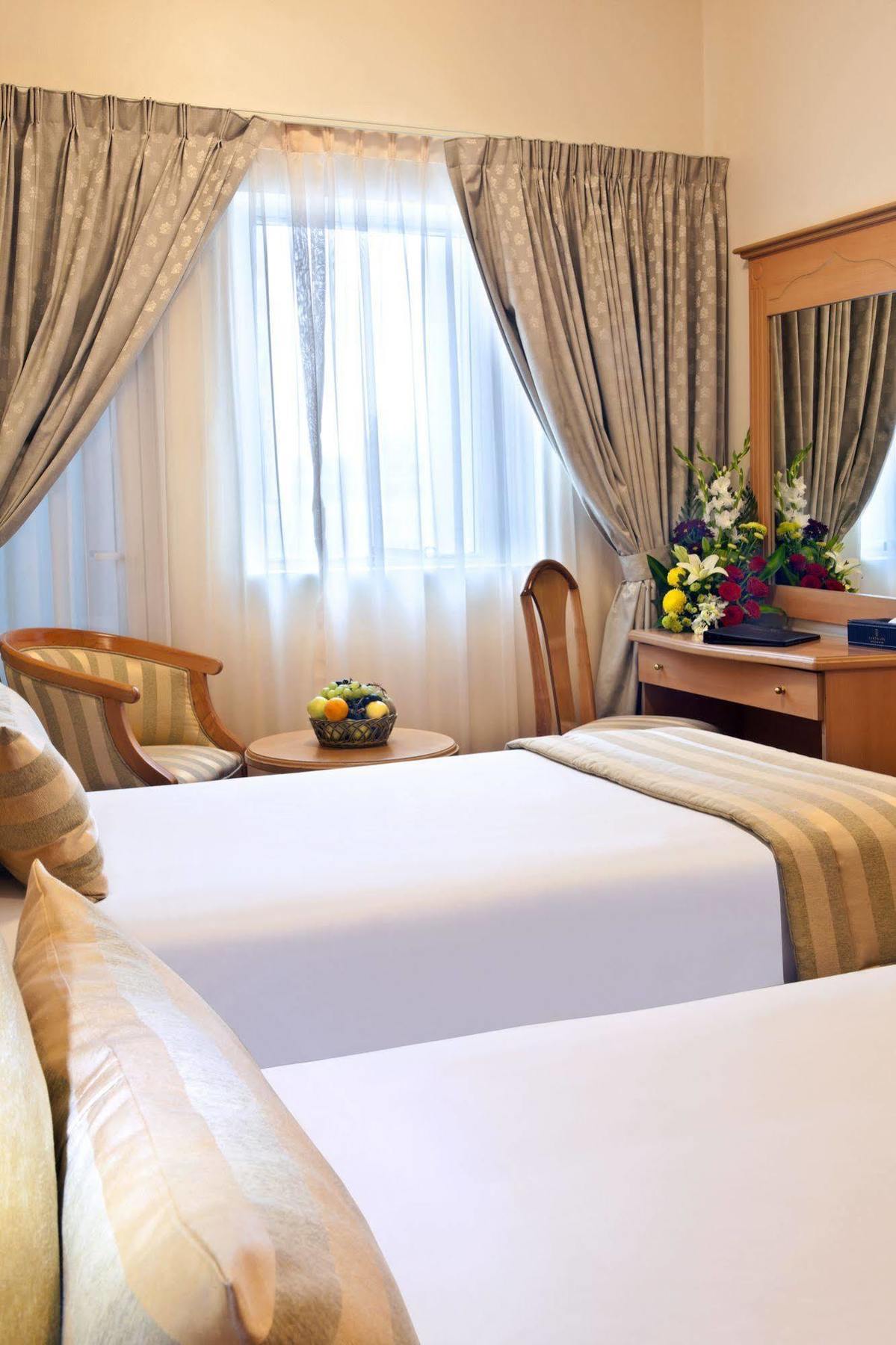Landmark Plaza 3*