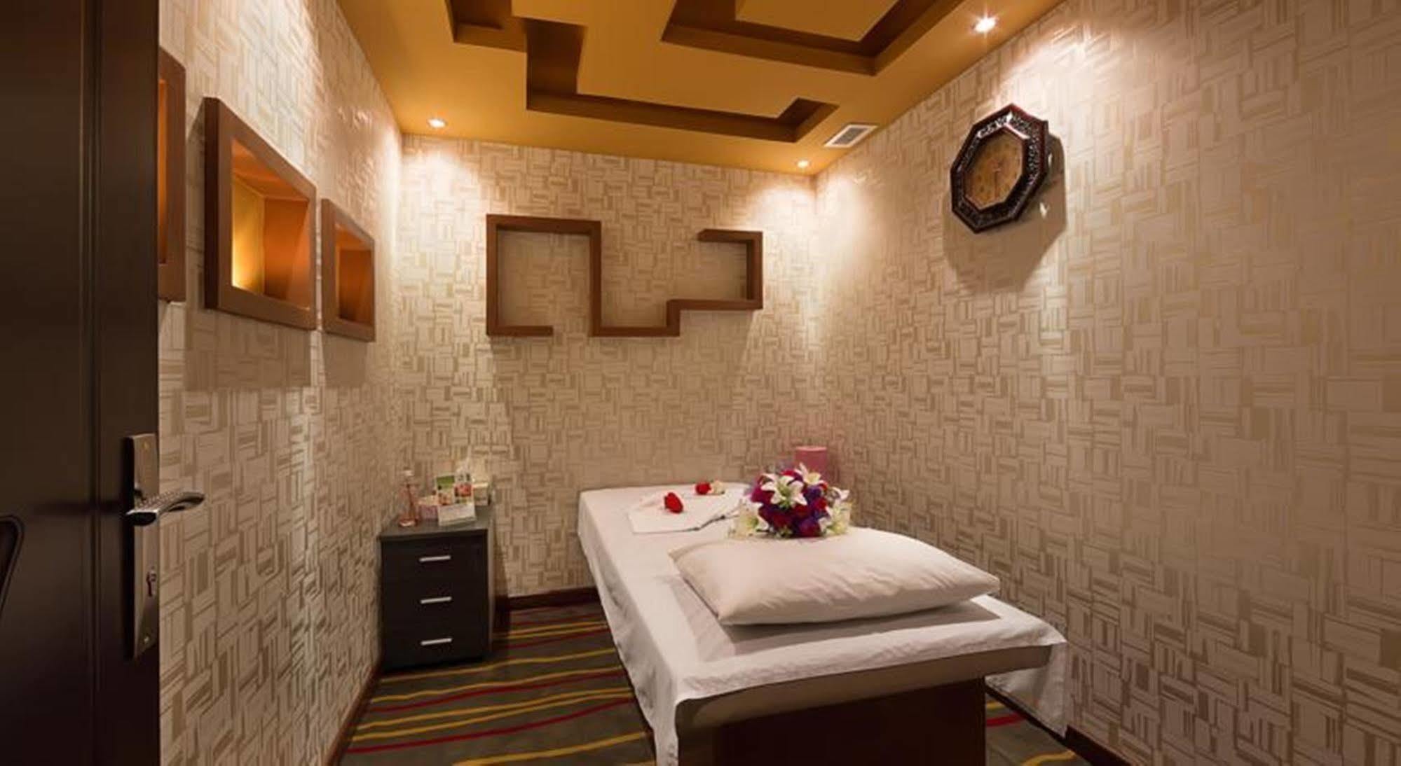 Al Khaleej Plaza 4*