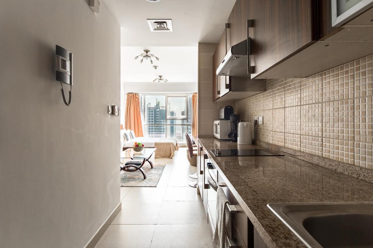 Frank Porter - Goldcrest Executive Apartment