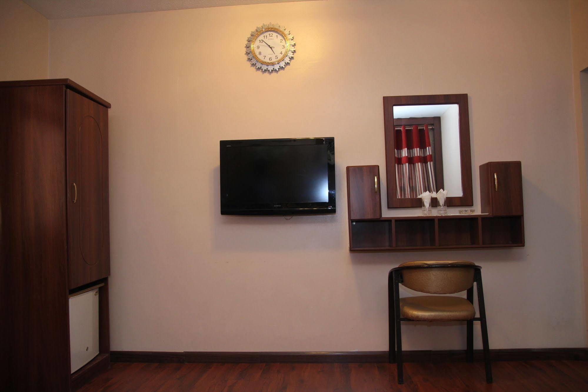 Oyo 329 Down Town Hotel
