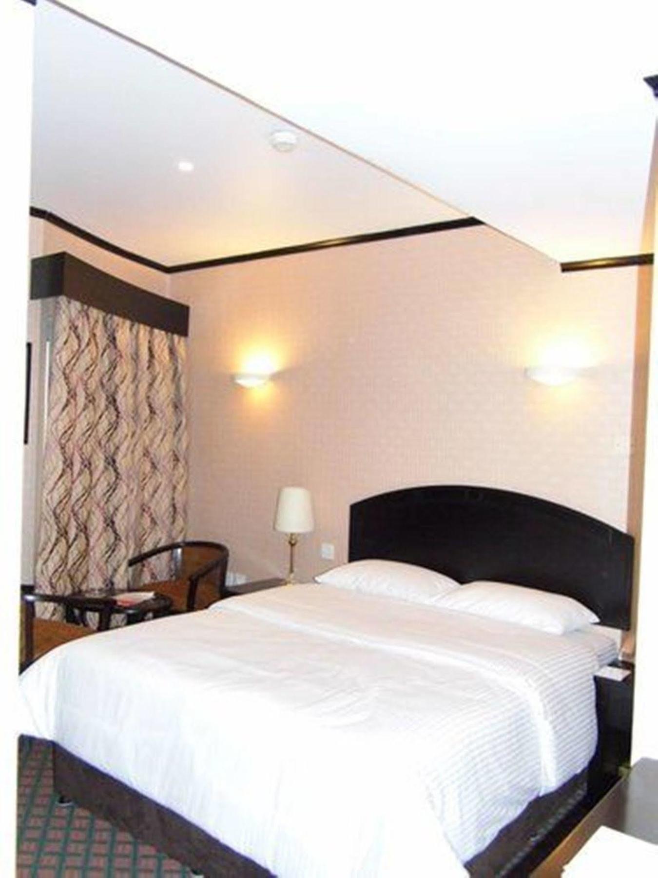 Sandras Hotel
