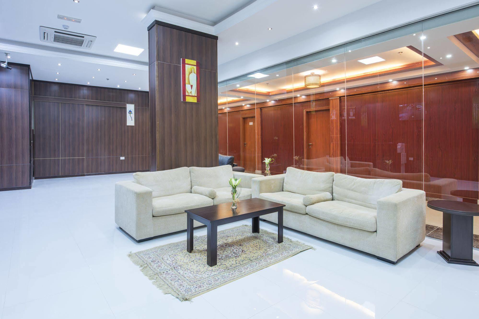 Royal Tulip Llc Hotel