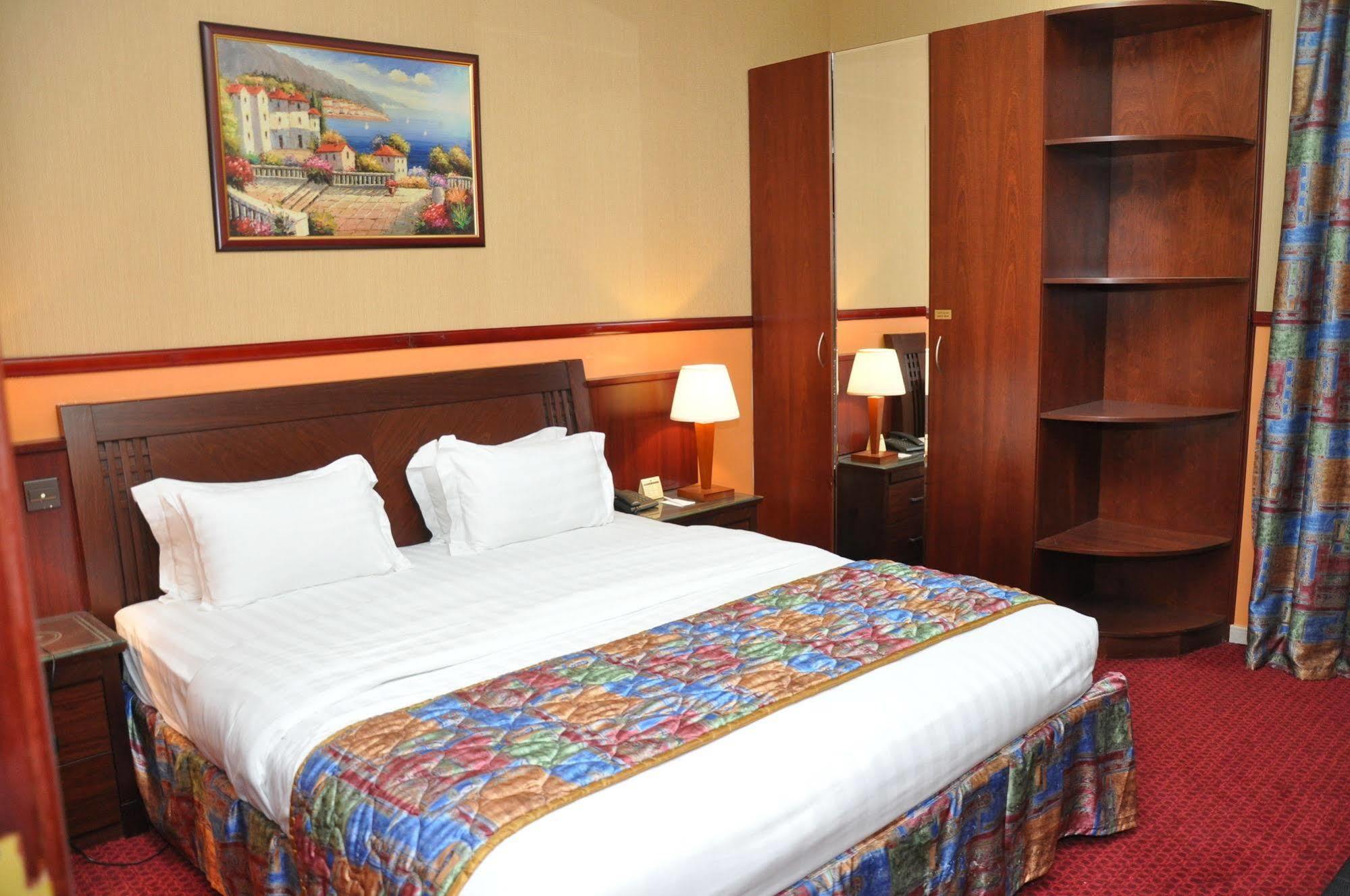 Hotel Benta Grand Llc 3*