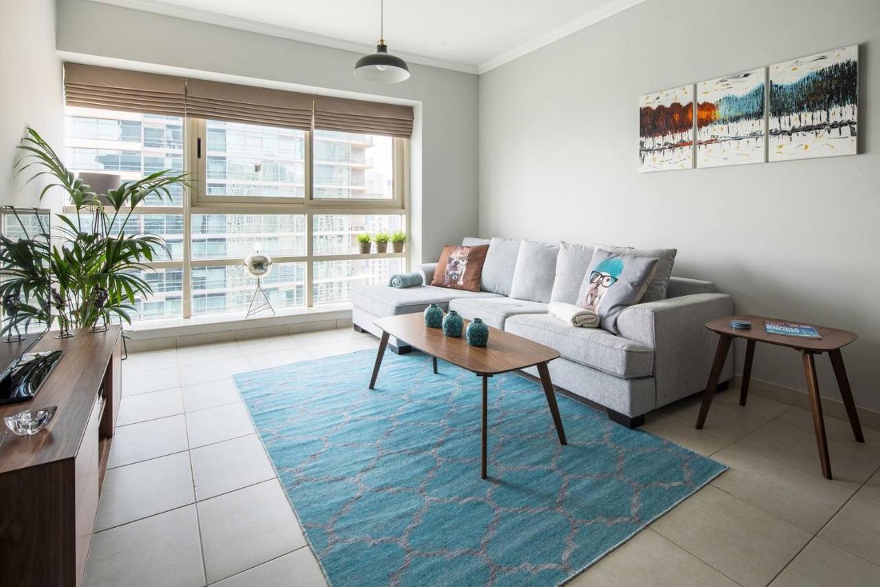 Frank Porter - Marina Quays Apartment Dubai
