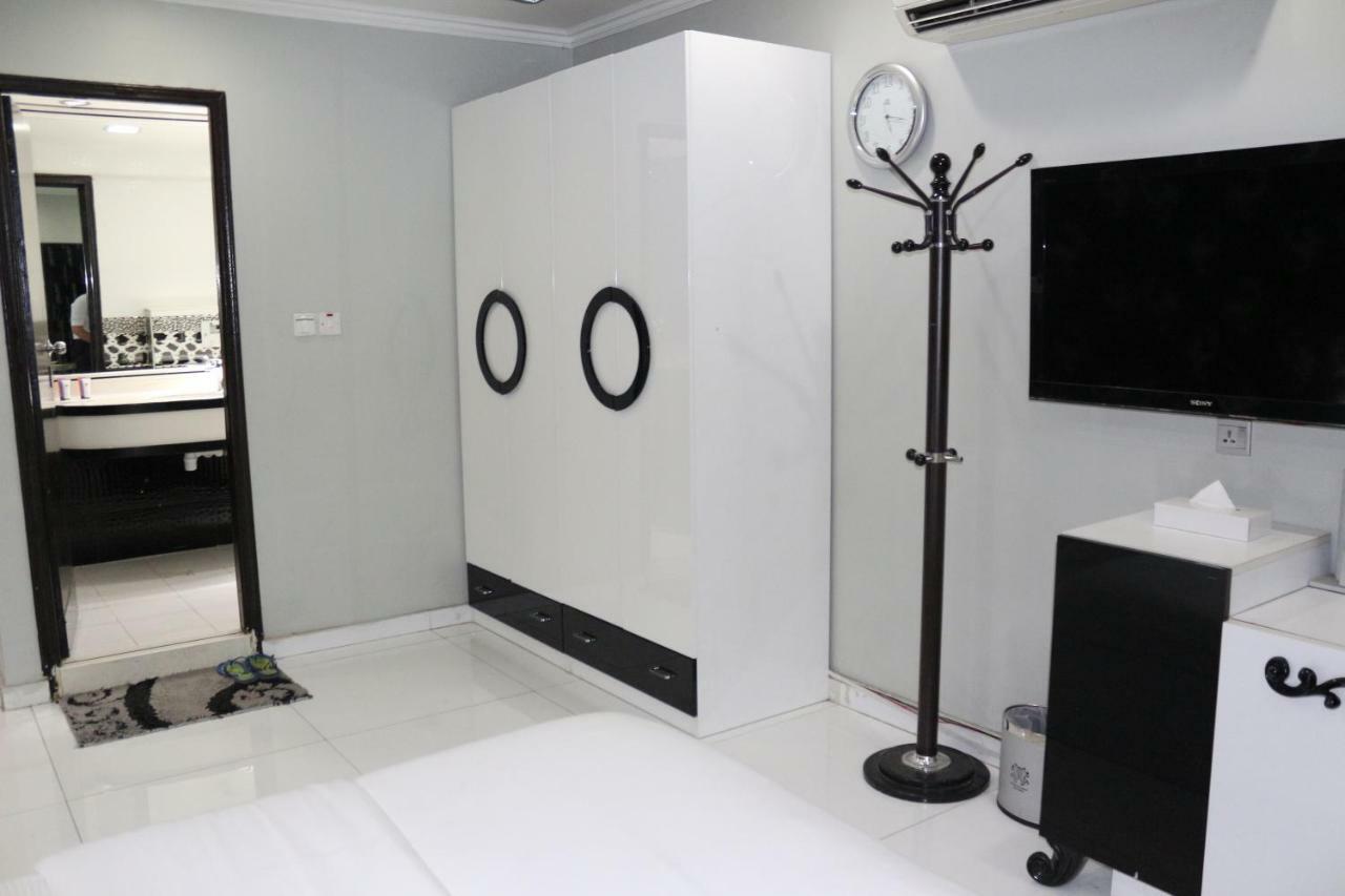 White Dubai