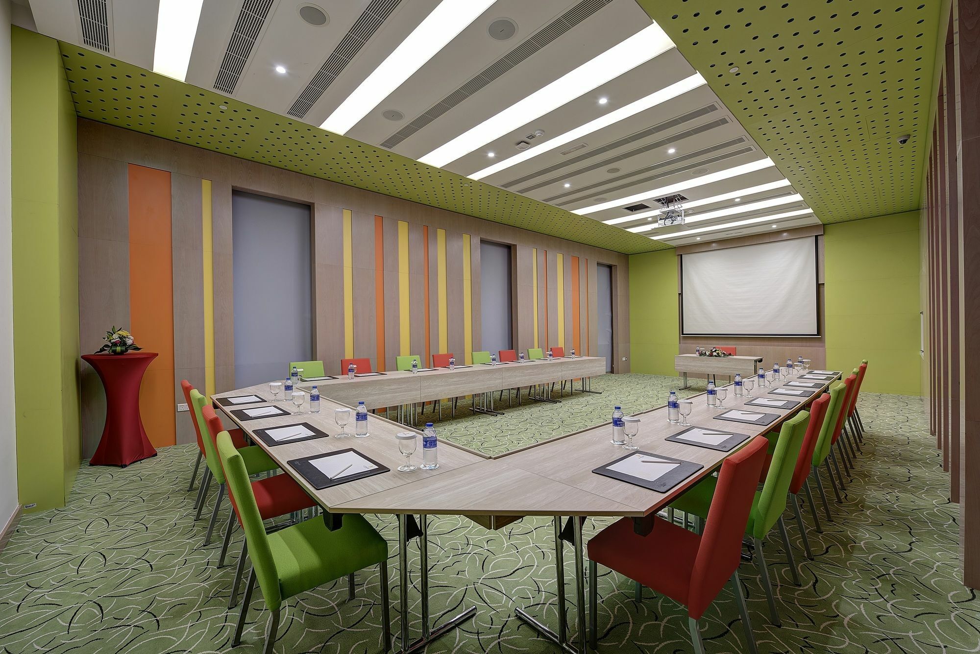 Al Khoory Atrium Hotel 4*