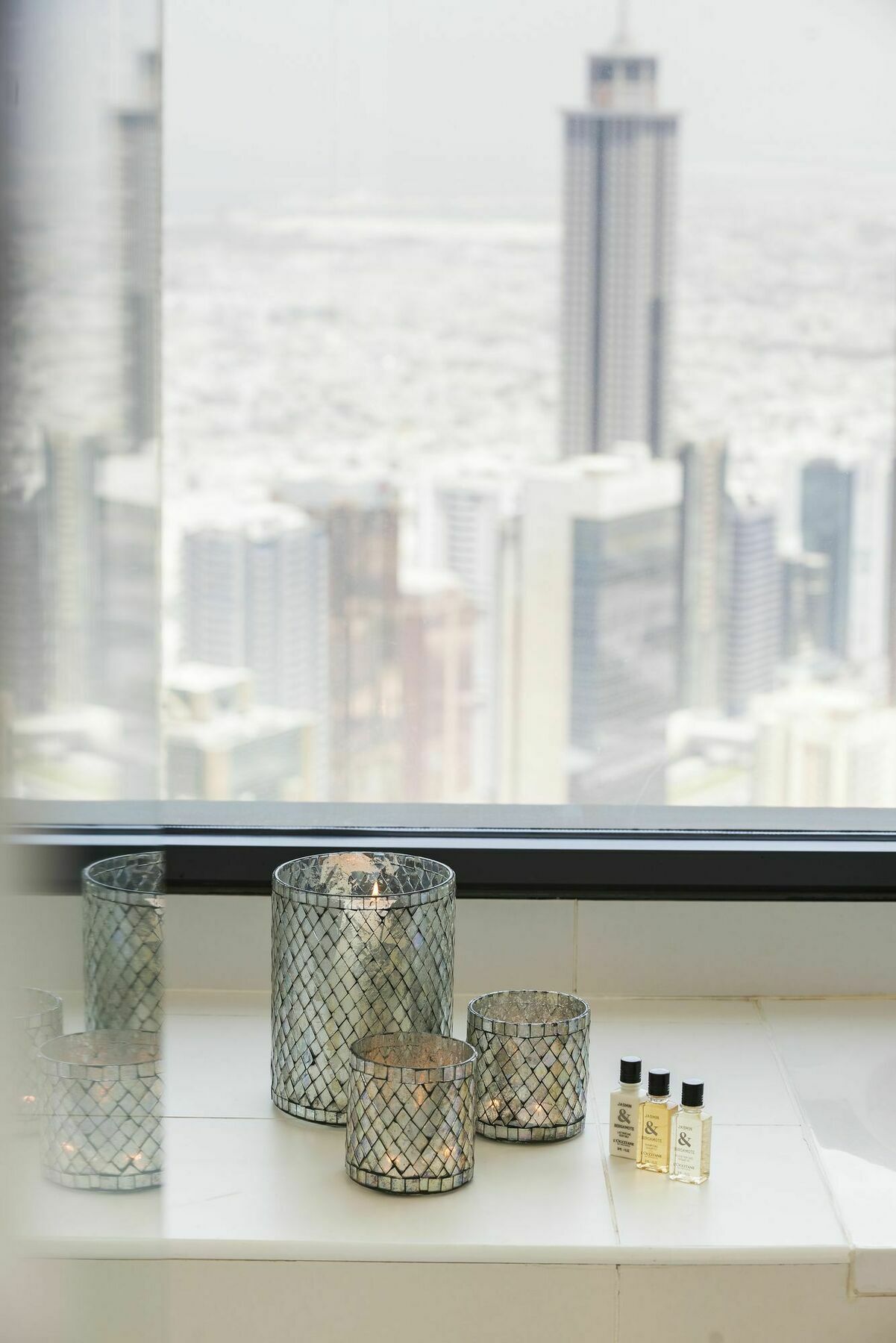Dream Inn Apartments - Index Tower With Skyline Views
