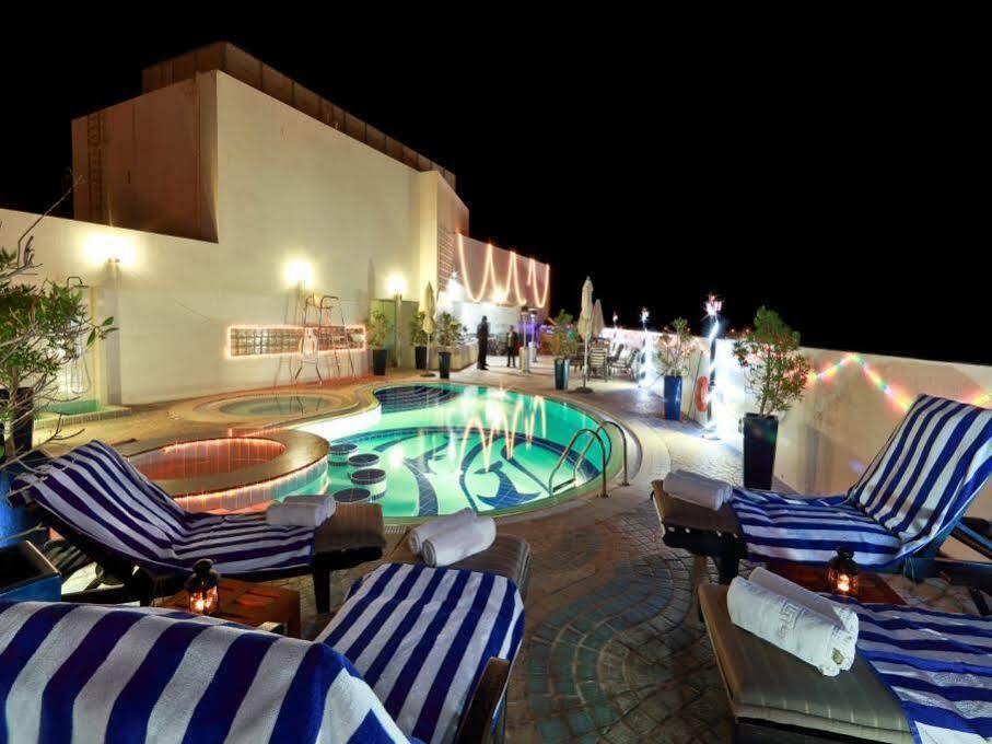 Howard Johnson Bur Hotel 3*
