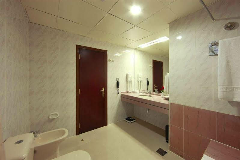 Howard Johnson Bur 3*