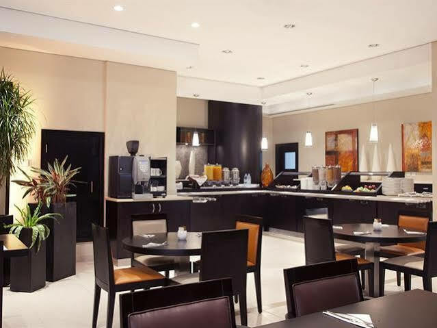 Hotel Express Safa Park By Ihg Dubai