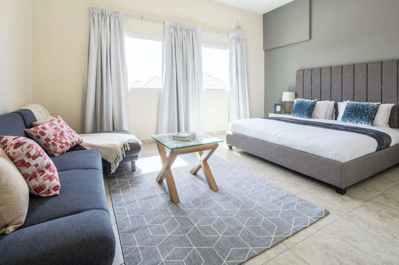 Frank Porter - Imperial Apartment Dubai