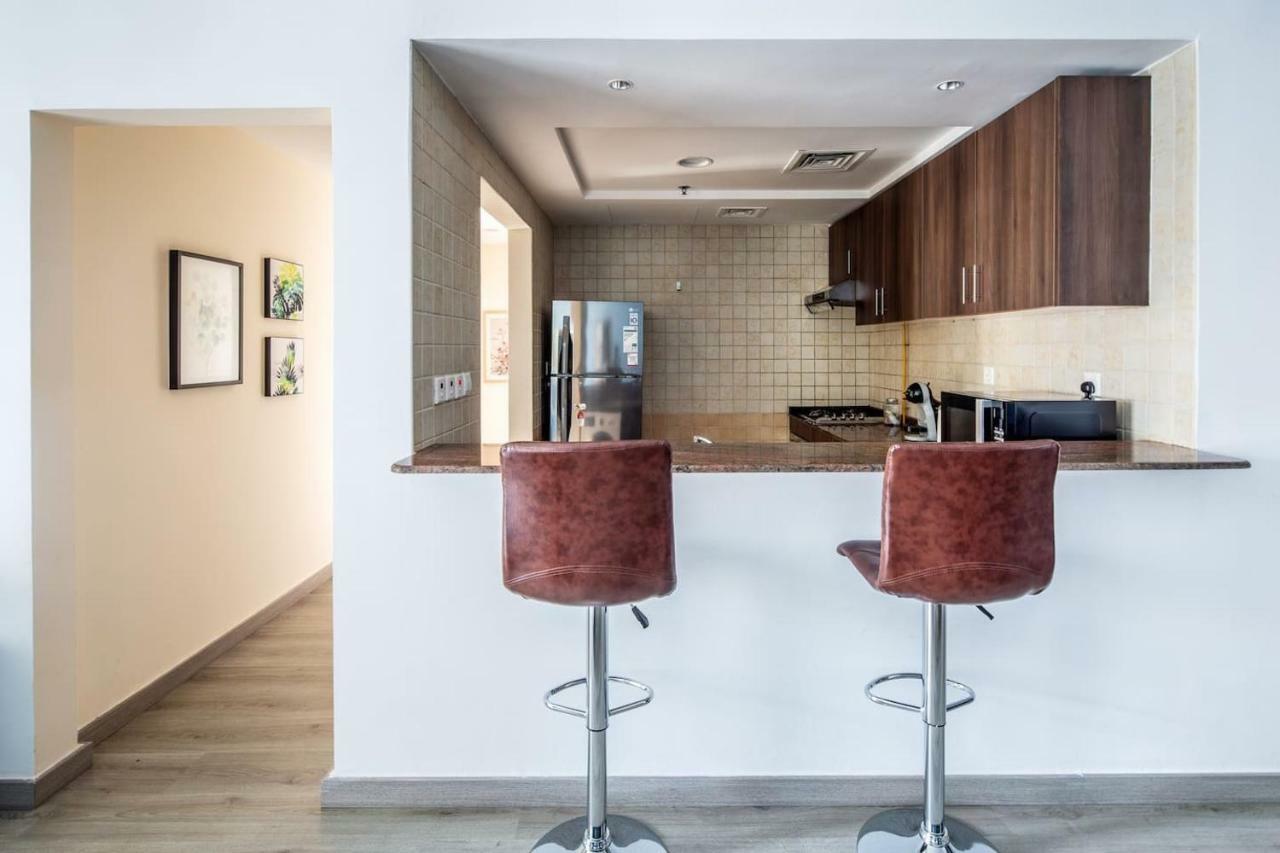 Frank Porter - Marina Diamond 4 Apartment
