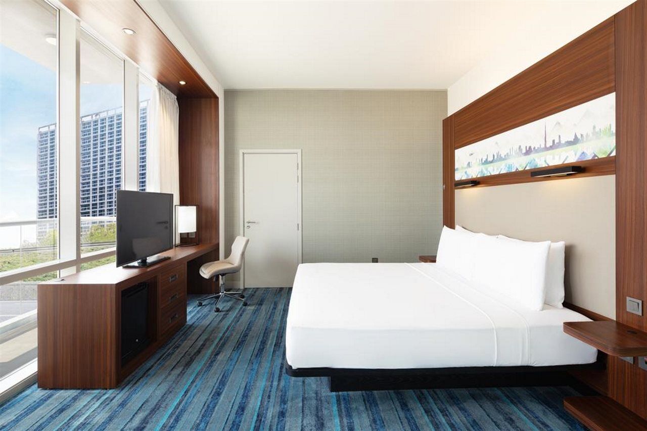 Aloft South Hotel 4*