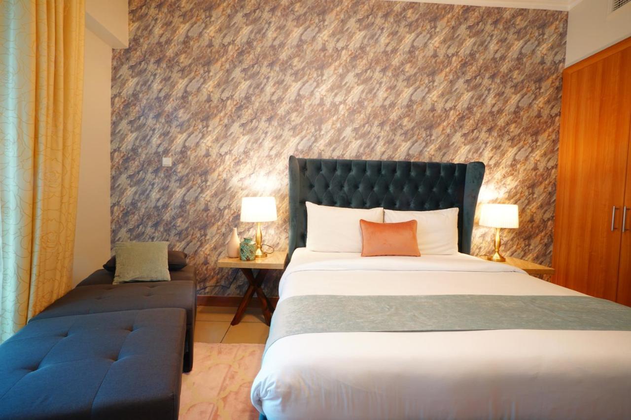 Two Continents Holiday Homes - Sea And Palm Jumeriah View Four Bedroom -free Airport Pick-up Apartment *