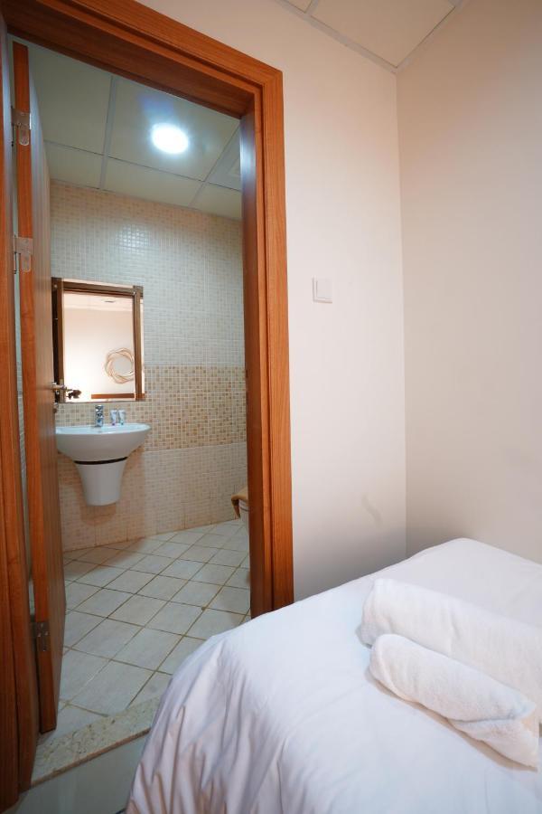 Apartment Two Continents Holiday Homes - Sea And Palm Jumeriah View Four Bedroom -free Airport Pick-up Dubai