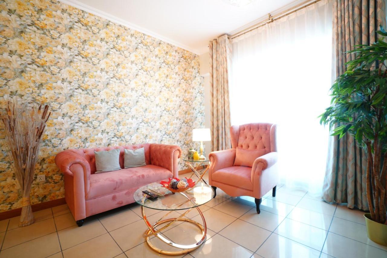 Two Continents Holiday Homes - Sea And Palm Jumeriah View Four Bedroom -free Airport Pick-up Apartment *