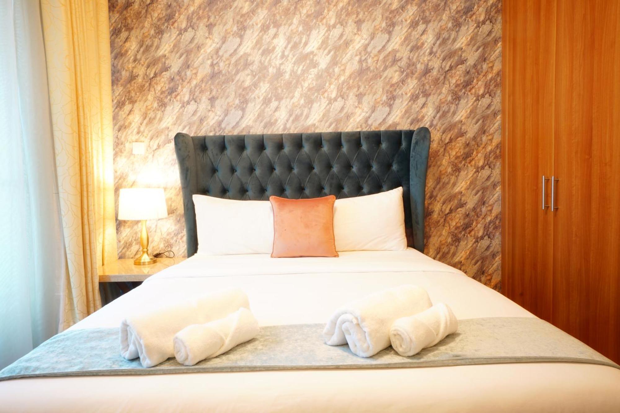 Two Continents Holiday Homes - Sea And Palm Jumeriah View Four Bedroom -free Airport Pick-up * Dubai
