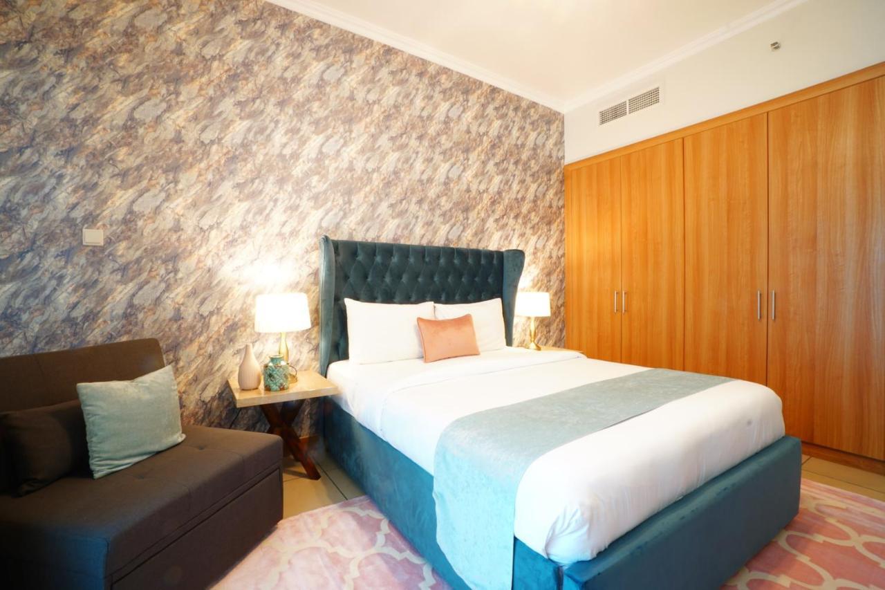 Two Continents Holiday Homes - Sea And Palm Jumeriah View Four Bedroom -free Airport Pick-up *