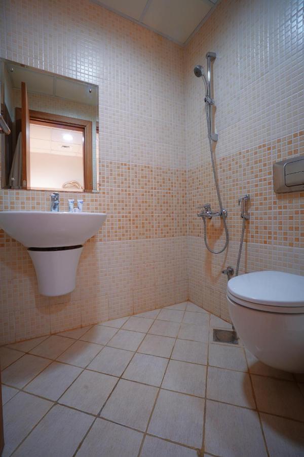 Two Continents Holiday Homes - Sea And Palm Jumeriah View Four Bedroom -free Airport Pick-up Dubai